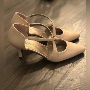 LIFE STRIDE WOMENS SIZE 10 KAMRIE PUMP HEEL NUDE SHOE 2 “ HEEL NWOB